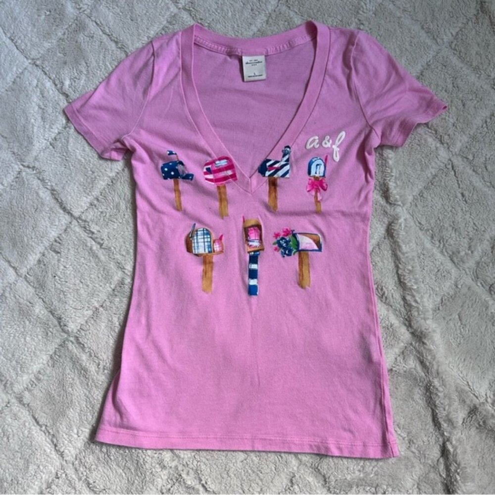 Abercrombie Kids | Pink V-Neck Mailbox Short Sleeve Tee | Size Large